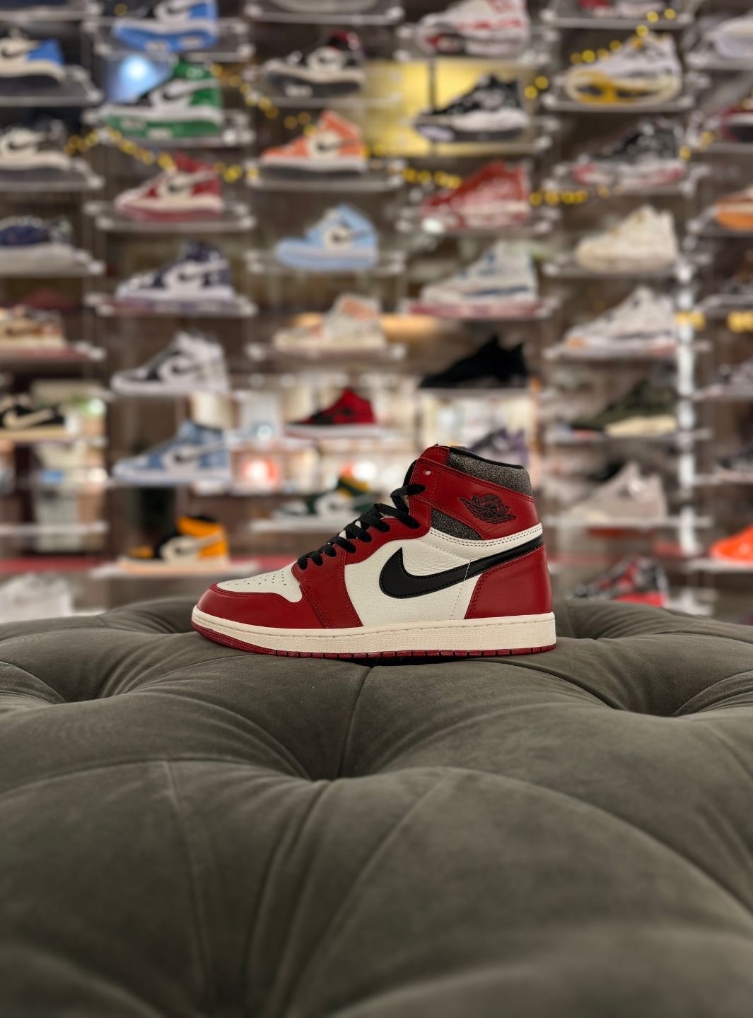 Air Jordan 1 Retro High OG Chicago Lost and Found - Sneakers Usate | ResellZone