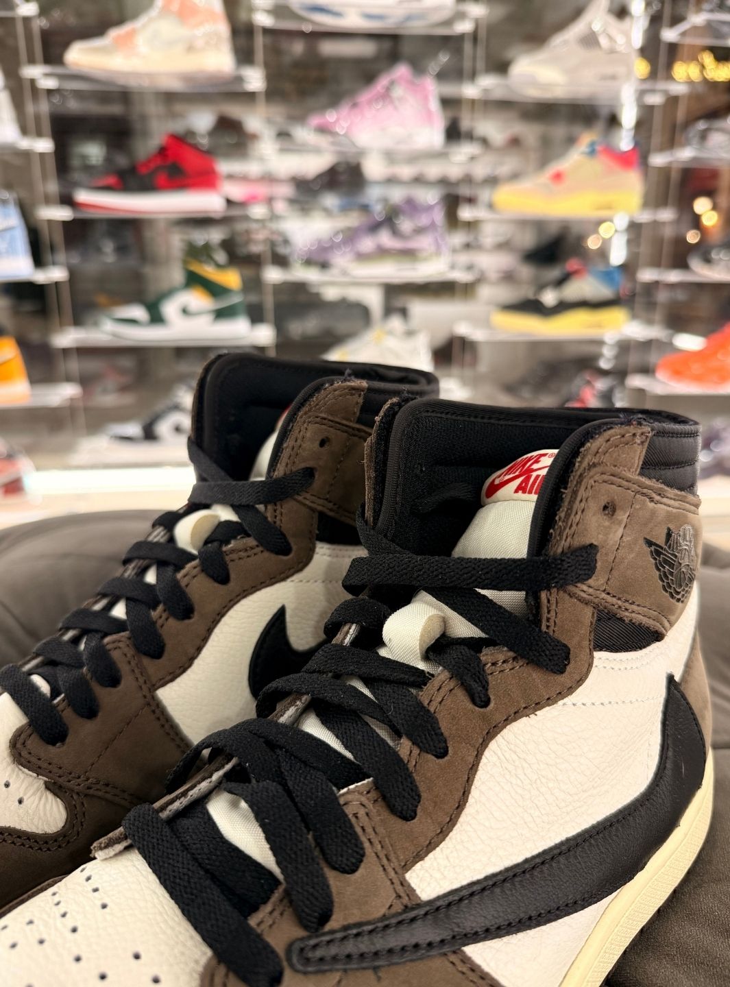 Air Jordan 1 Retro High OG SP Travis Scott Mocha - Sneakers Usate | ResellZone