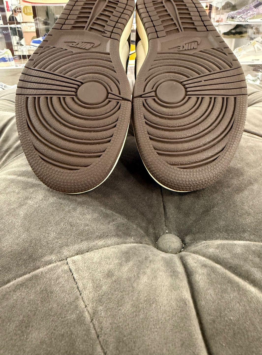 Air Jordan 1 Retro High OG SP Travis Scott Mocha - Sneakers Usate | ResellZone