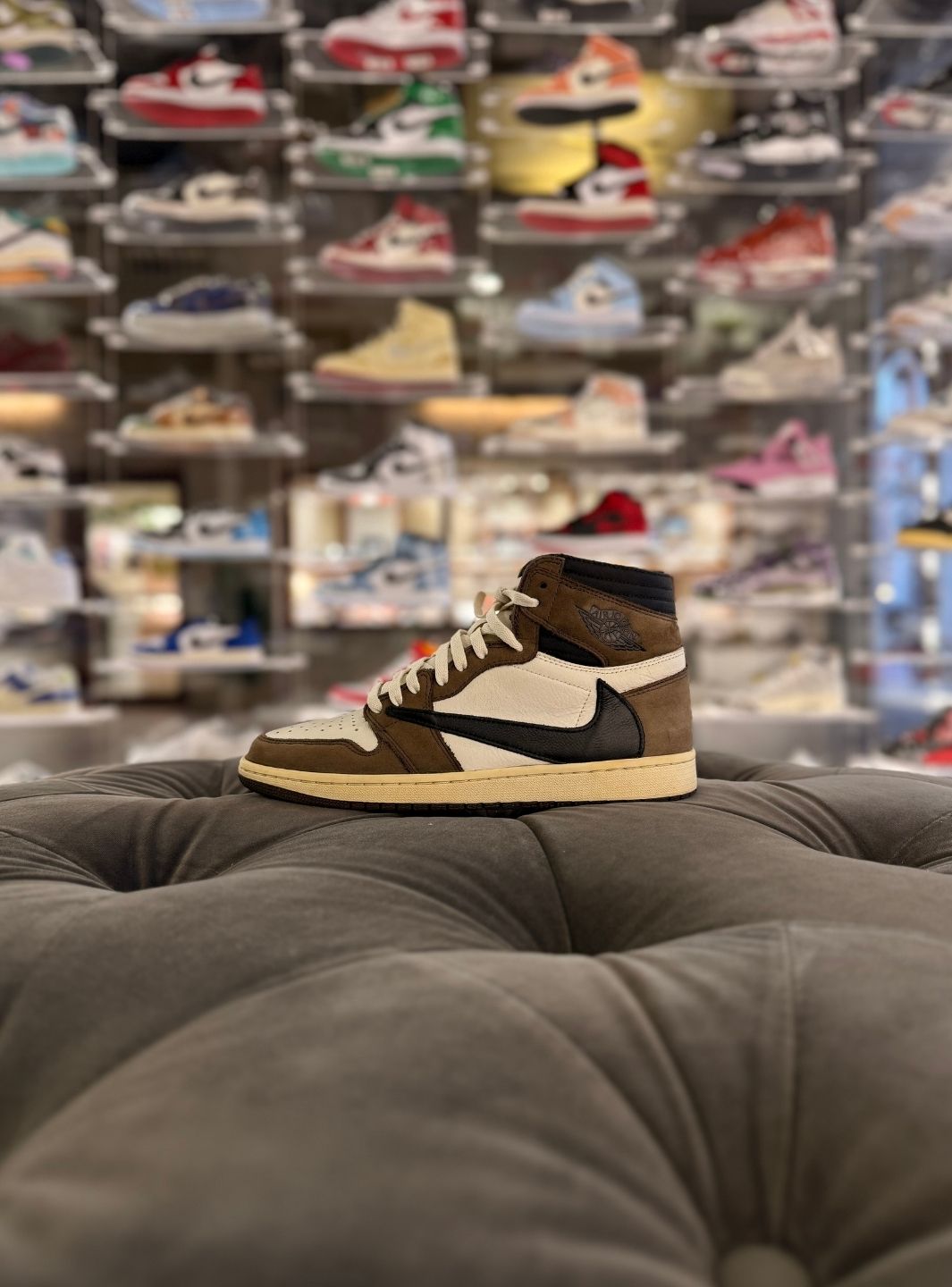 Air Jordan 1 Retro High OG SP Travis Scott Mocha - Sneakers Usate | ResellZone