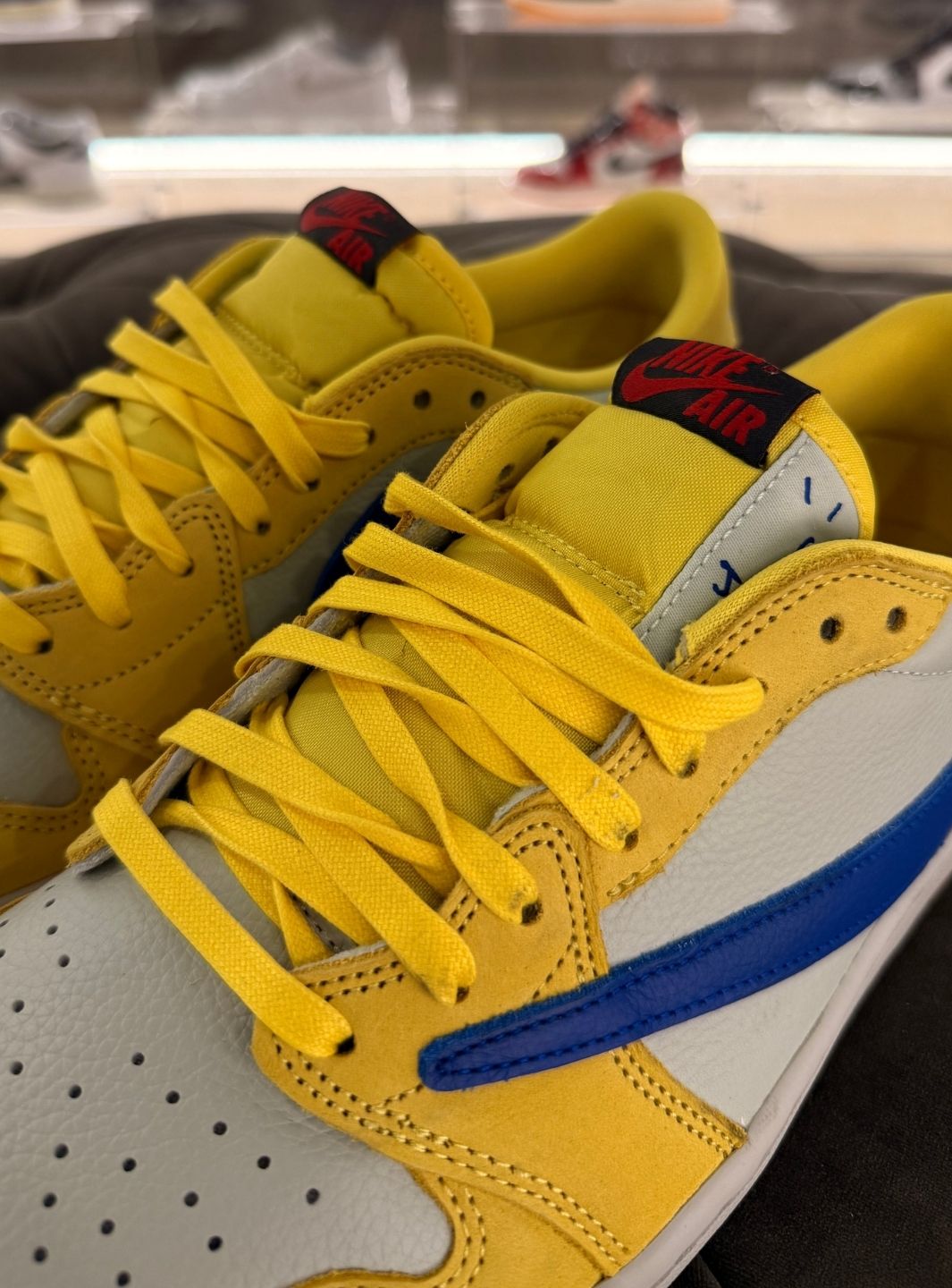 Air Jordan 1 Retro Low OG SP Travis Scott Canary - Sneakers Usate | ResellZone