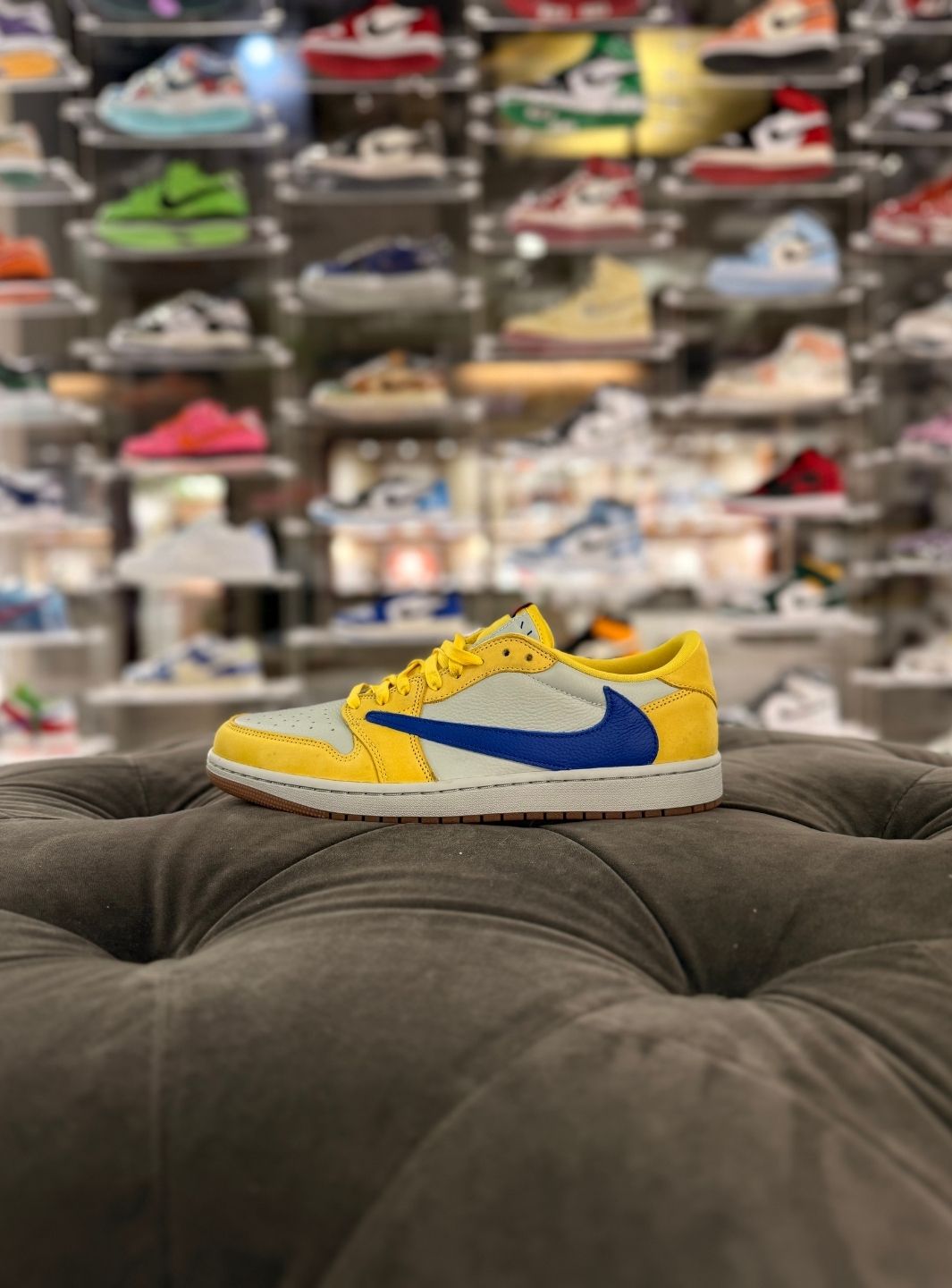 Air Jordan 1 Retro Low OG SP Travis Scott Canary - Sneakers Usate | ResellZone