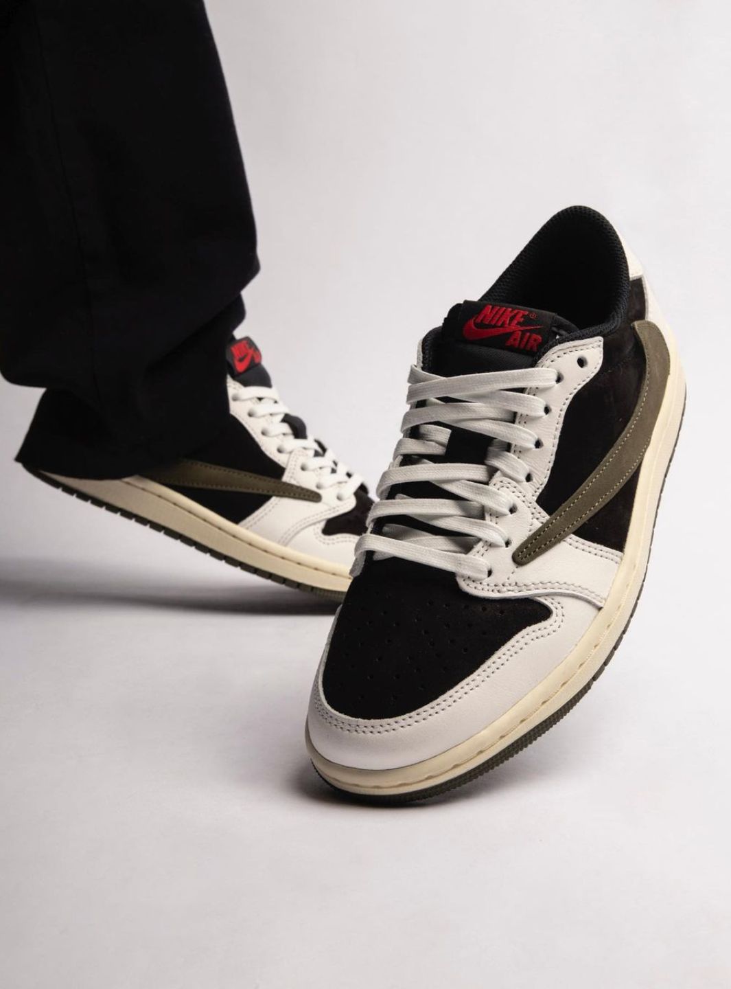 Air Jordan 1 Retro Low OG SP Travis Scott Olive - DZ4137-106 | ResellZone
