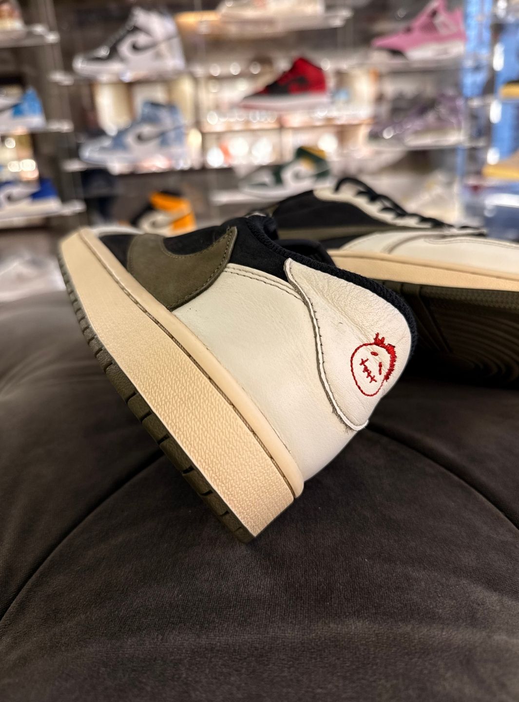 Air Jordan 1 Retro Low OG SP Travis Scott Olive - Sneakers Usate | ResellZone