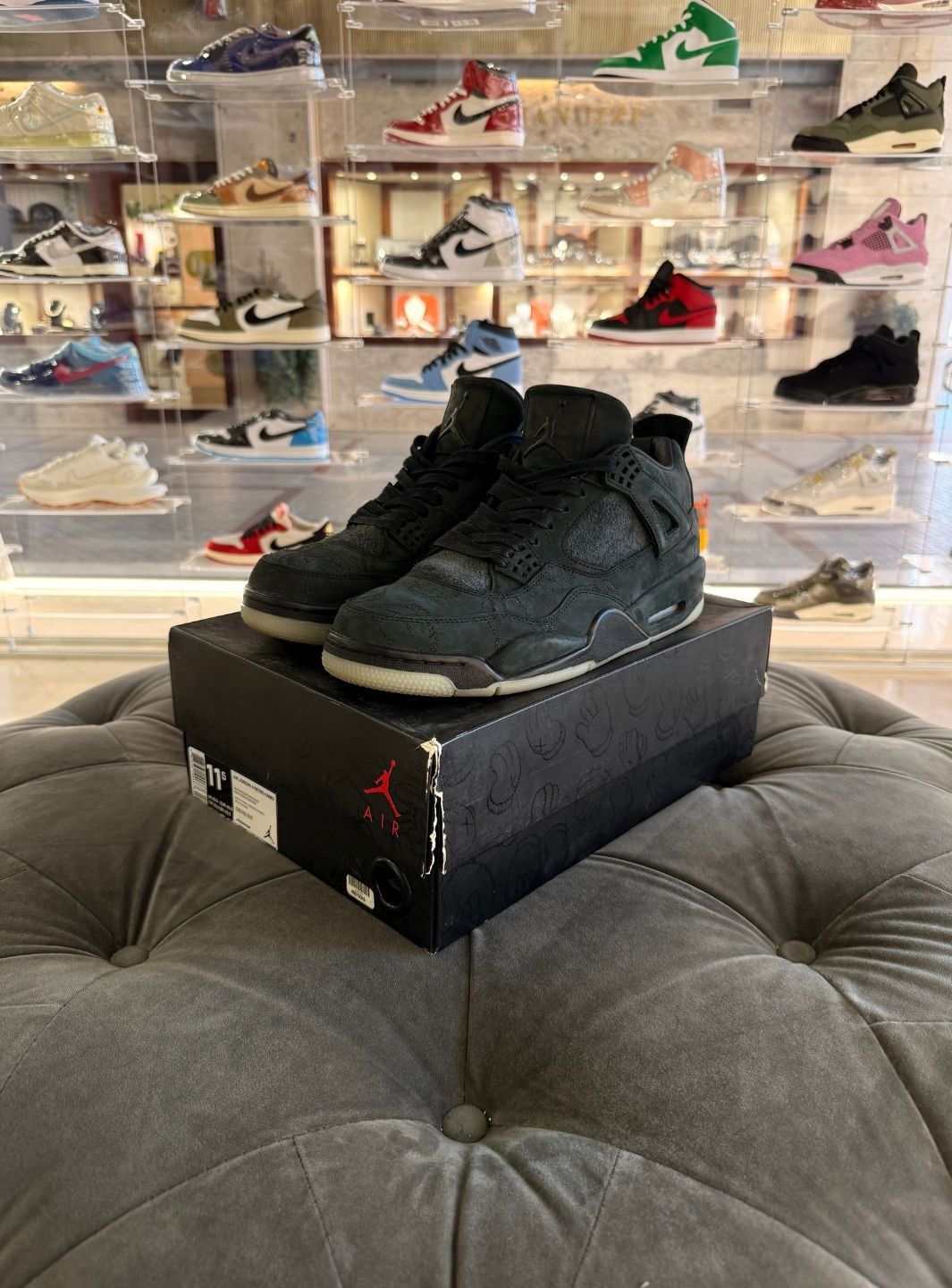 Air Jordan 4 Retro Kaws Black - Sneakers Usate | ResellZone