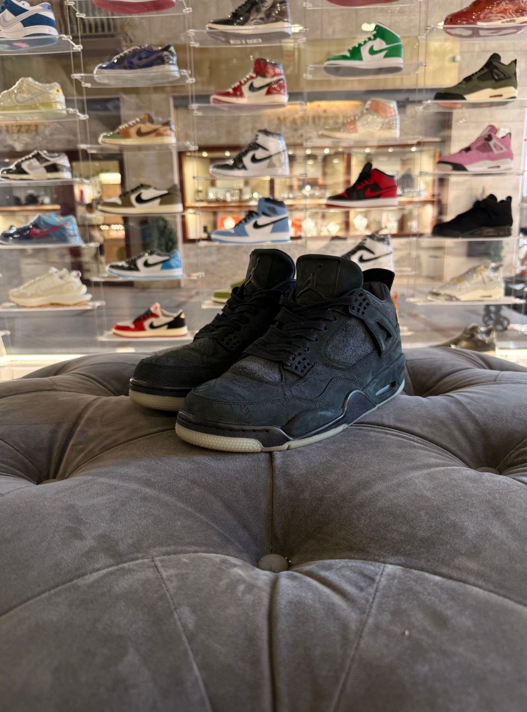 Air Jordan 4 Retro Kaws Black - Sneakers Usate | ResellZone