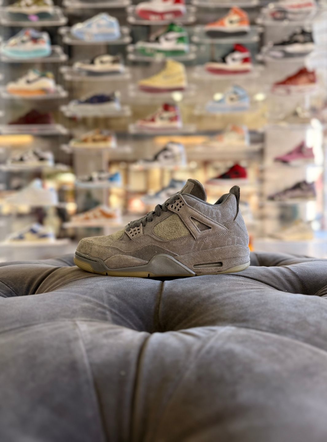 Air Jordan 4 Retro Kaws - Sneakers Usate | ResellZone