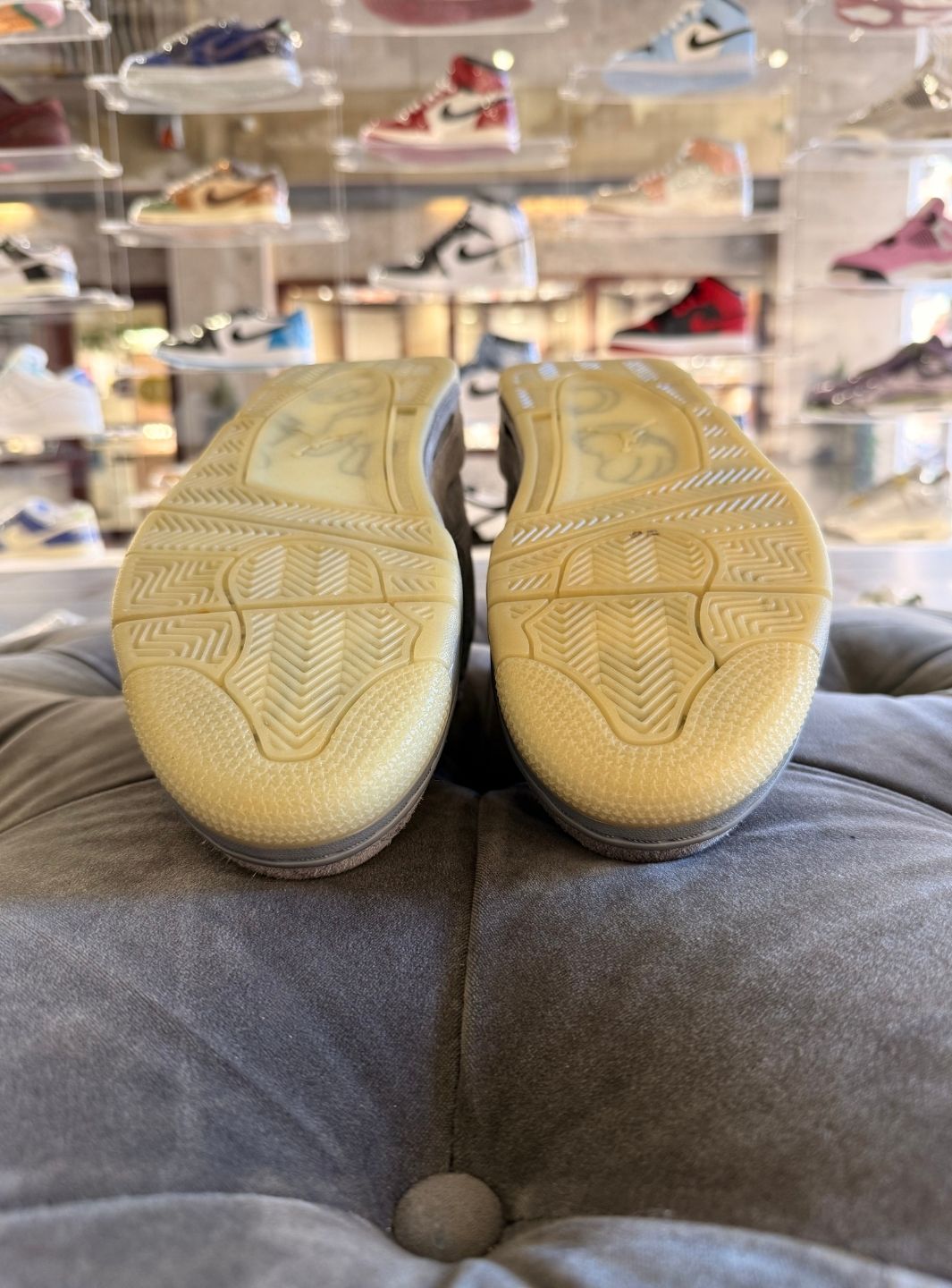 Air Jordan 4 Retro Kaws - Sneakers Usate | ResellZone
