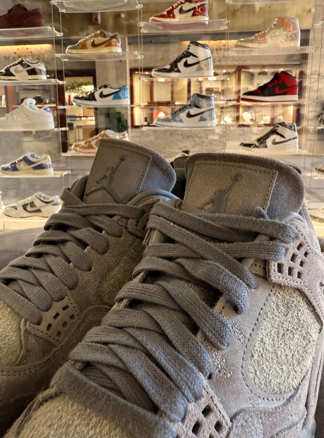 Air Jordan 4 Retro Kaws - Sneakers Usate | ResellZone