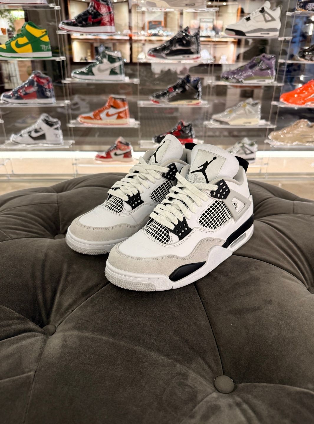 Air Jordan 4 Retro Military Black - Sneakers Usate | ResellZone