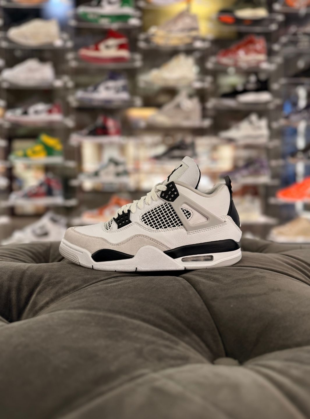 Air Jordan 4 Retro Military Black - Sneakers Usate | ResellZone
