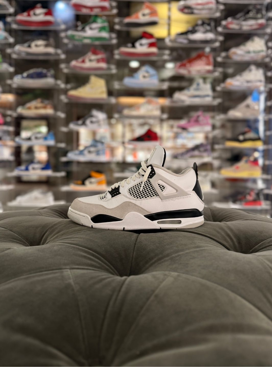 Air Jordan 4 Retro Military Black - Sneakers Usate | ResellZone