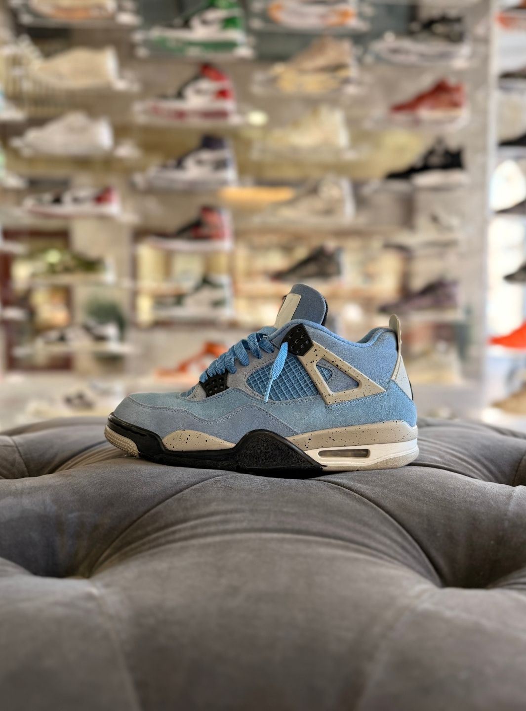 Air Jordan 4 Retro University Blue - Sneakers Usate | ResellZone