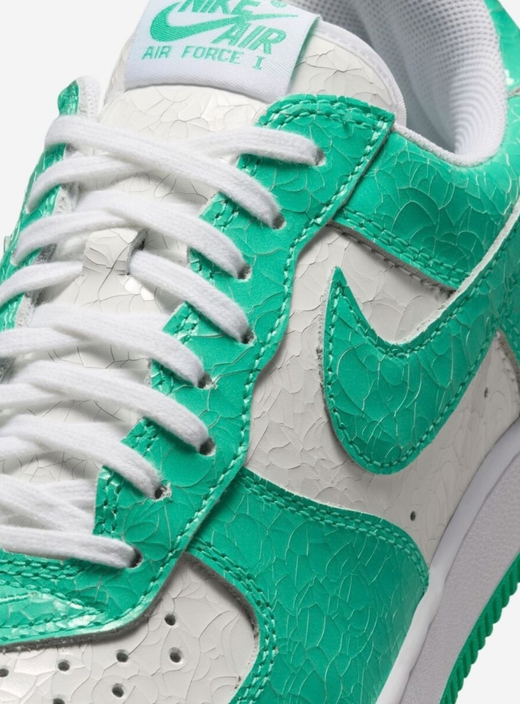 Nike Air Force 1 Low '01 Cracked Leather Menta - JA0248-300 | ResellZone