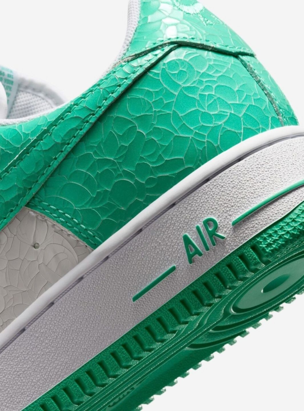 Nike Air Force 1 Low '01 Cracked Leather Menta - JA0248-300 | ResellZone