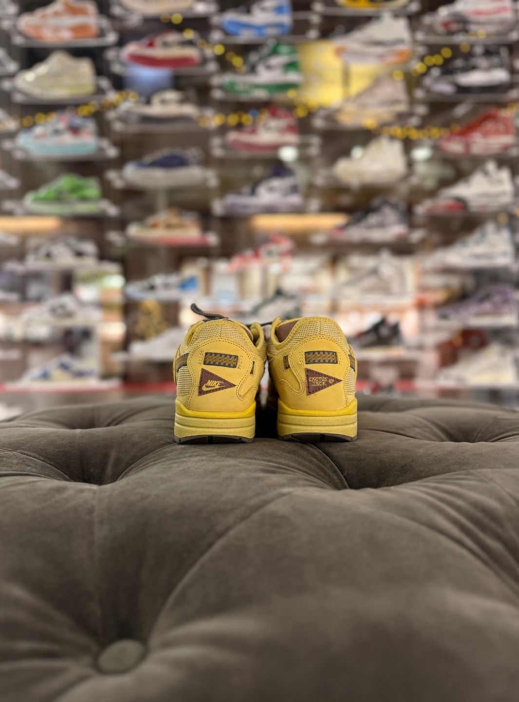 Nike Air Max 1 Travis Scott Cactus Jack Saturn Gold - Sneakers Usate | ResellZone