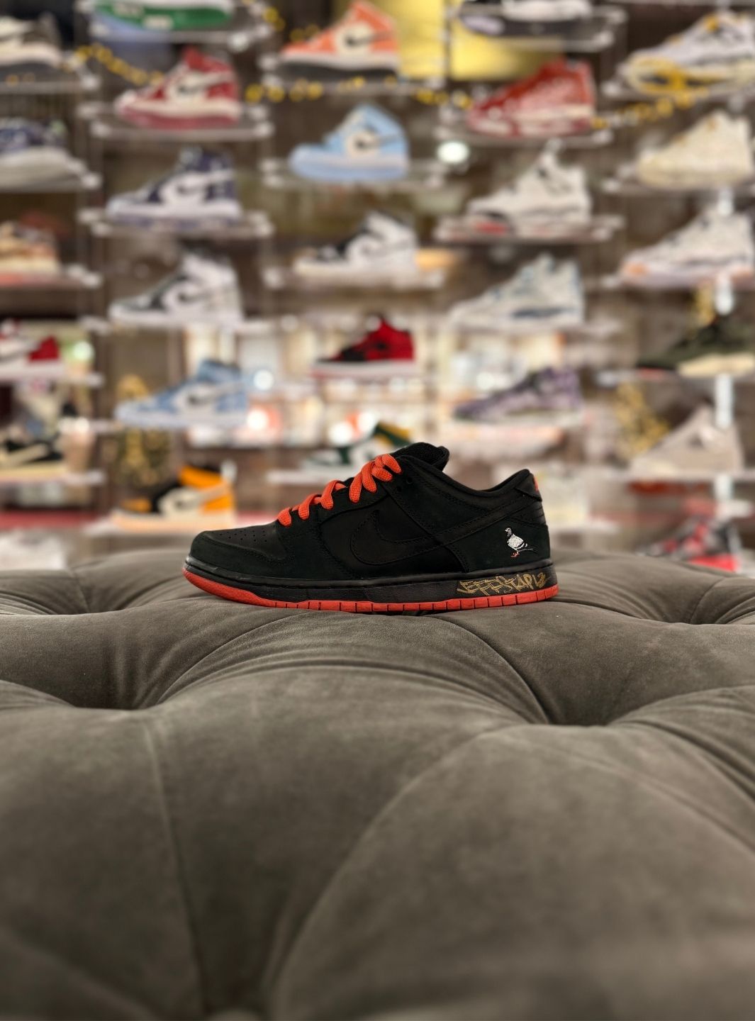 Nike SB Dunk Low Black Pigeon Signed Jeff Staple - Sneakers Usate | ResellZone