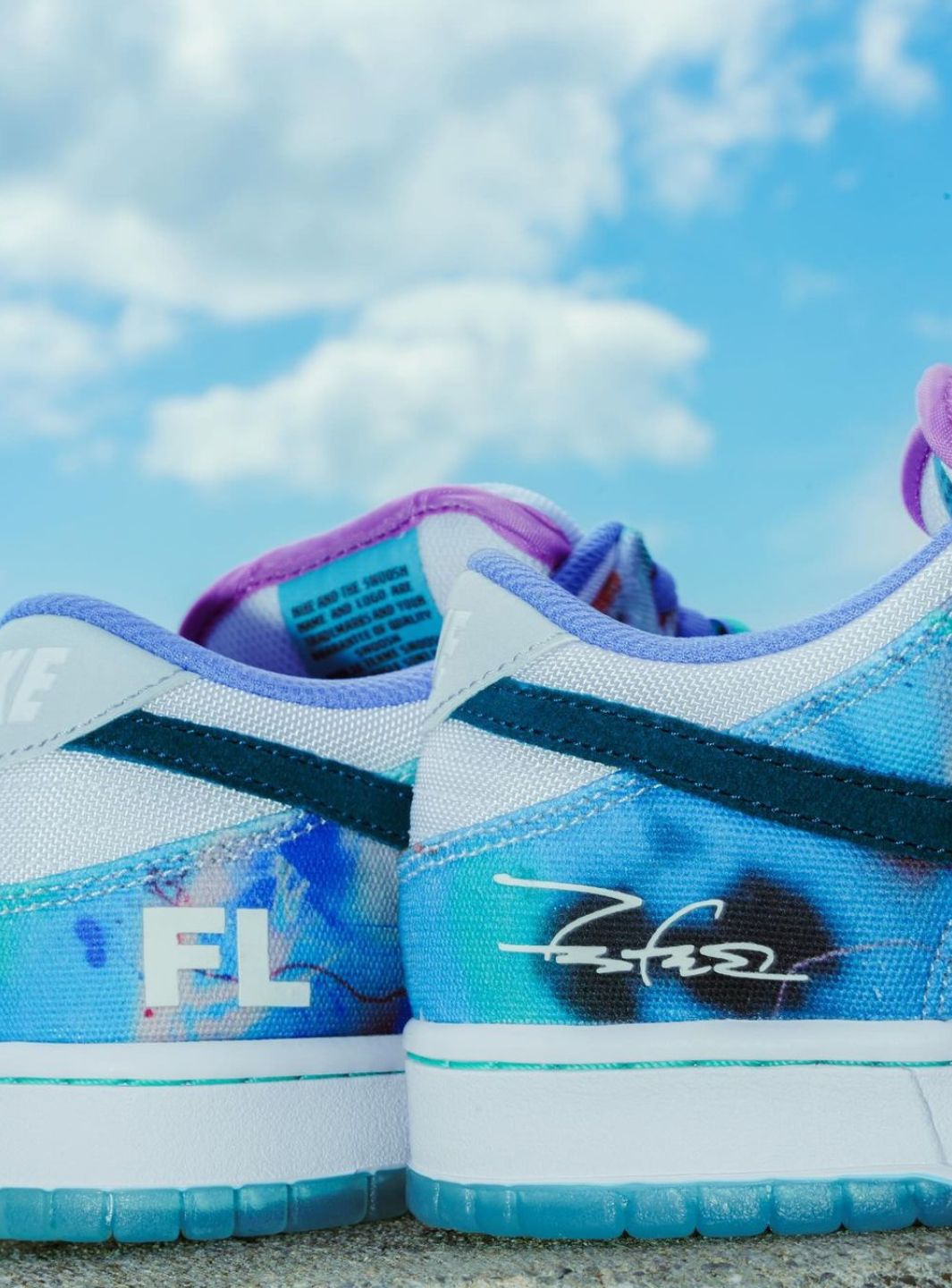 Nike SB Dunk Low Futura Laboratories Bleached Aqua HF6061-400