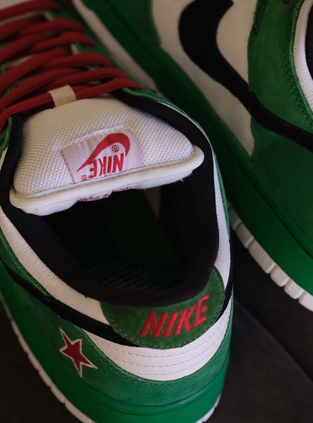 Nike SB Dunk Low Heineken - 304292-302 | ResellZone