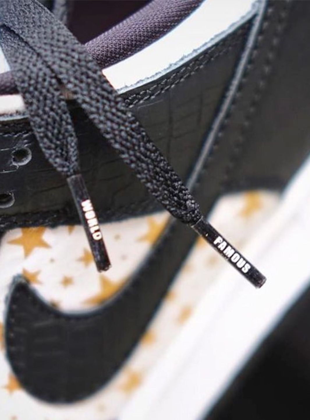 Nike SB Dunk Low Supreme Stars Black (2021) - DH3228-102 | ResellZone