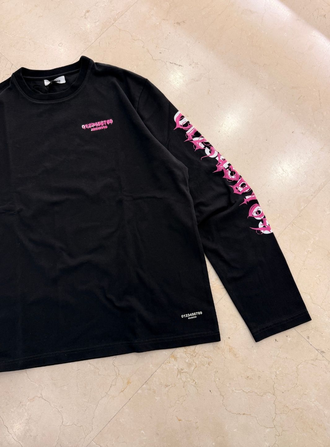Numeri Archivio Longsleeve Black Fuchsia | ResellZone