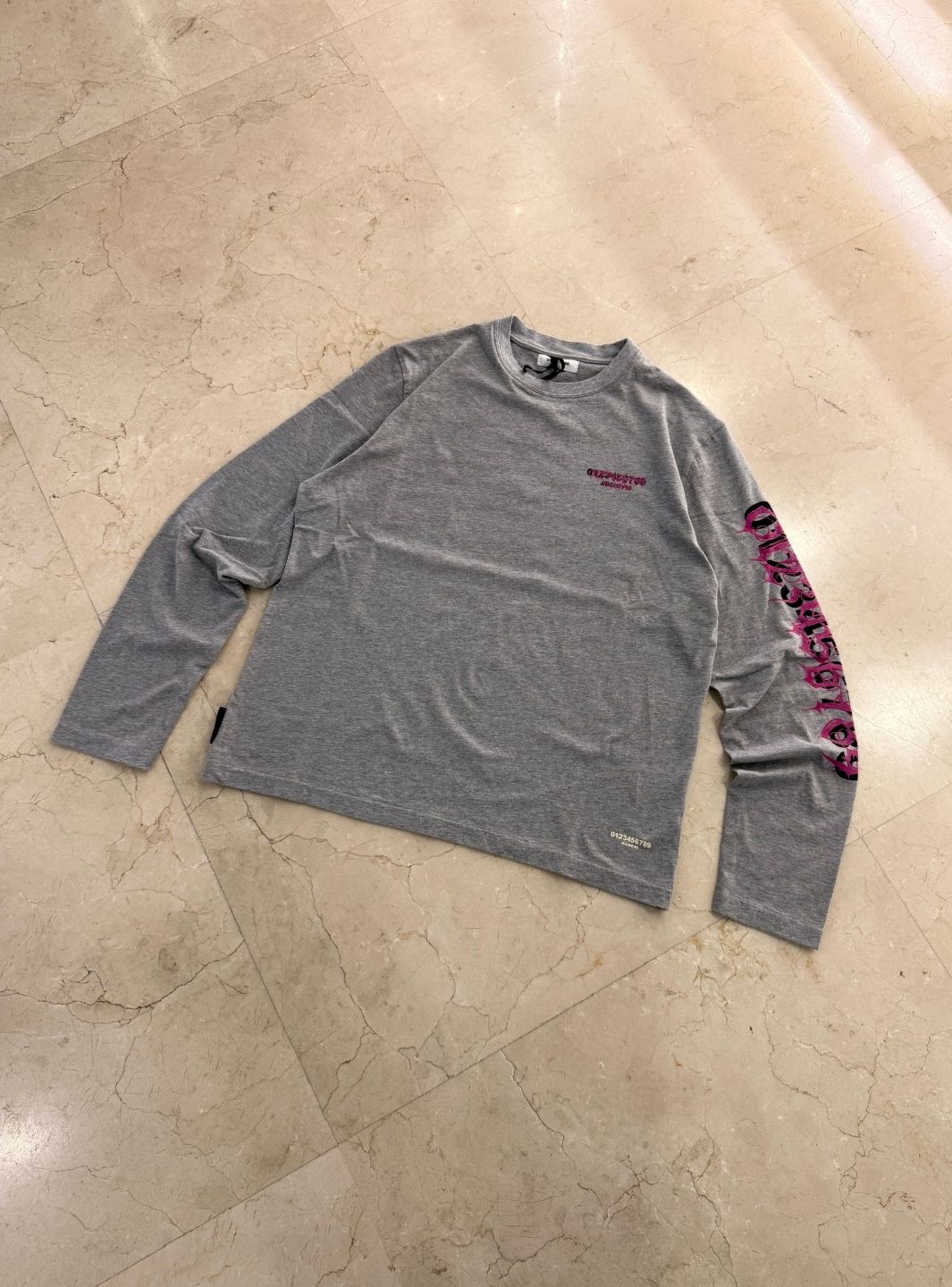 Numeri Archivio Longsleeve Grey Melange Fuchsia | ResellZone