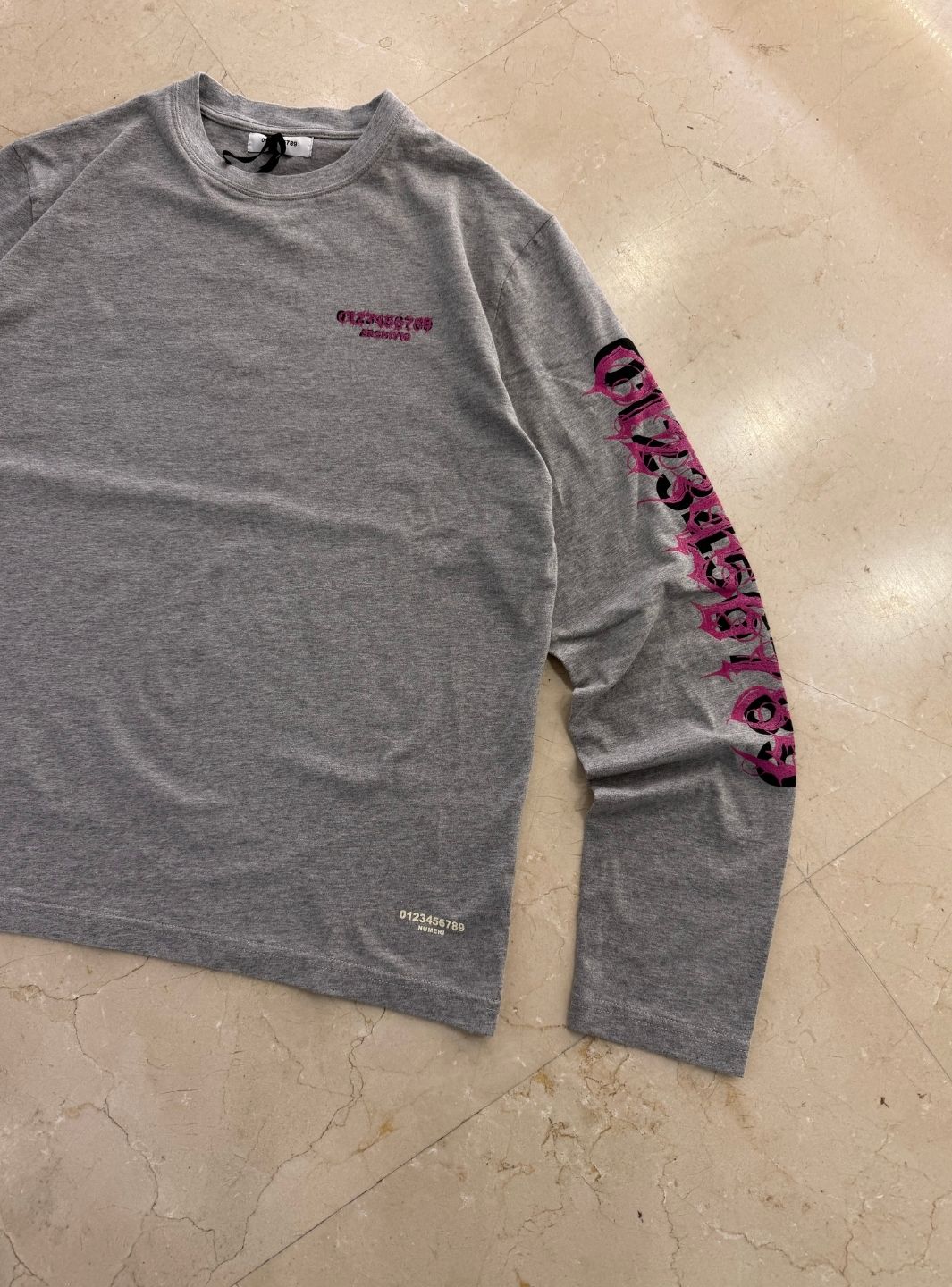 Numeri Archivio Longsleeve Grey Melange Fuchsia | ResellZone