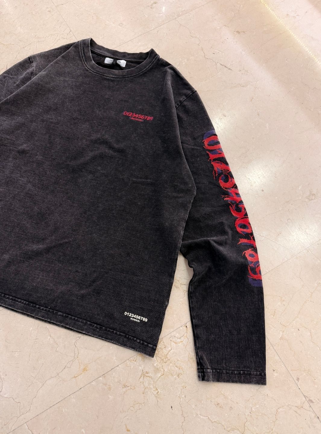 Numeri Archivio Longsleeve Washed Black Red | ResellZone