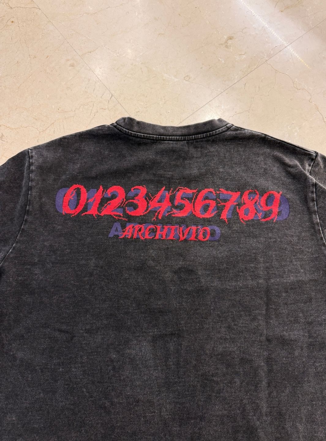 Numeri Archivio Longsleeve Washed Black Red | ResellZone