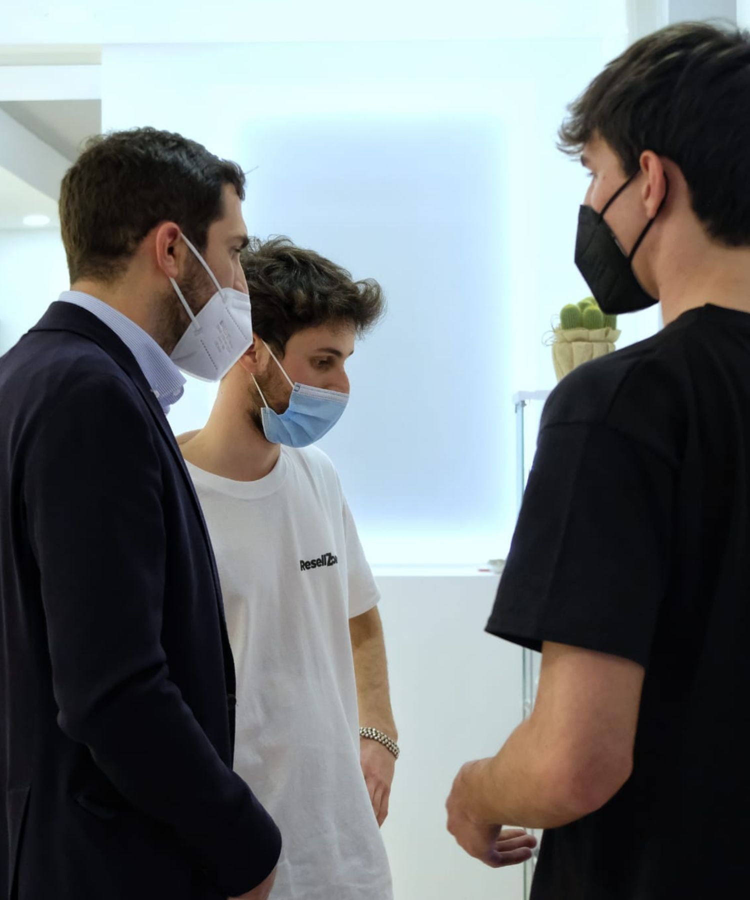 Andrea e Lorenzo durante l'inaugurazione ResellZone